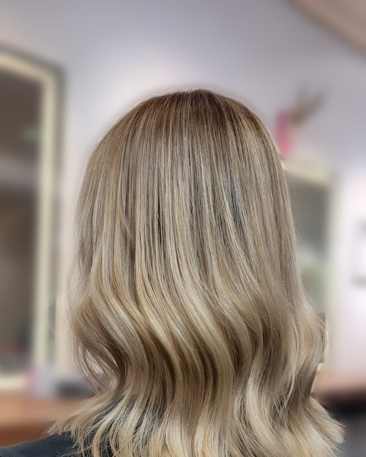 Blonde Babylights, schulterlang gewellt