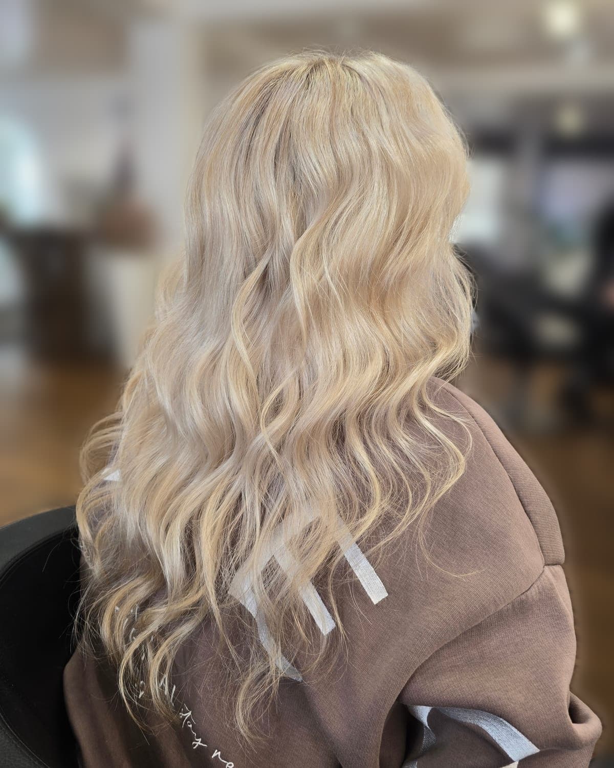 Platinblonde lange Wellen mit Babylights