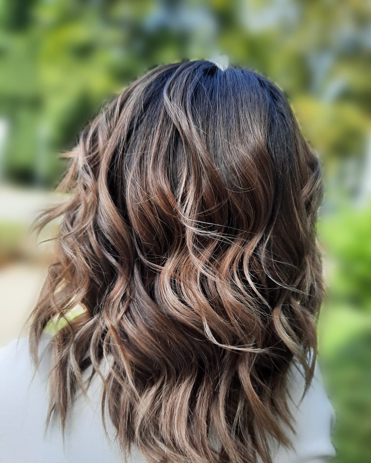 Braunes Balayage im Tageslicht